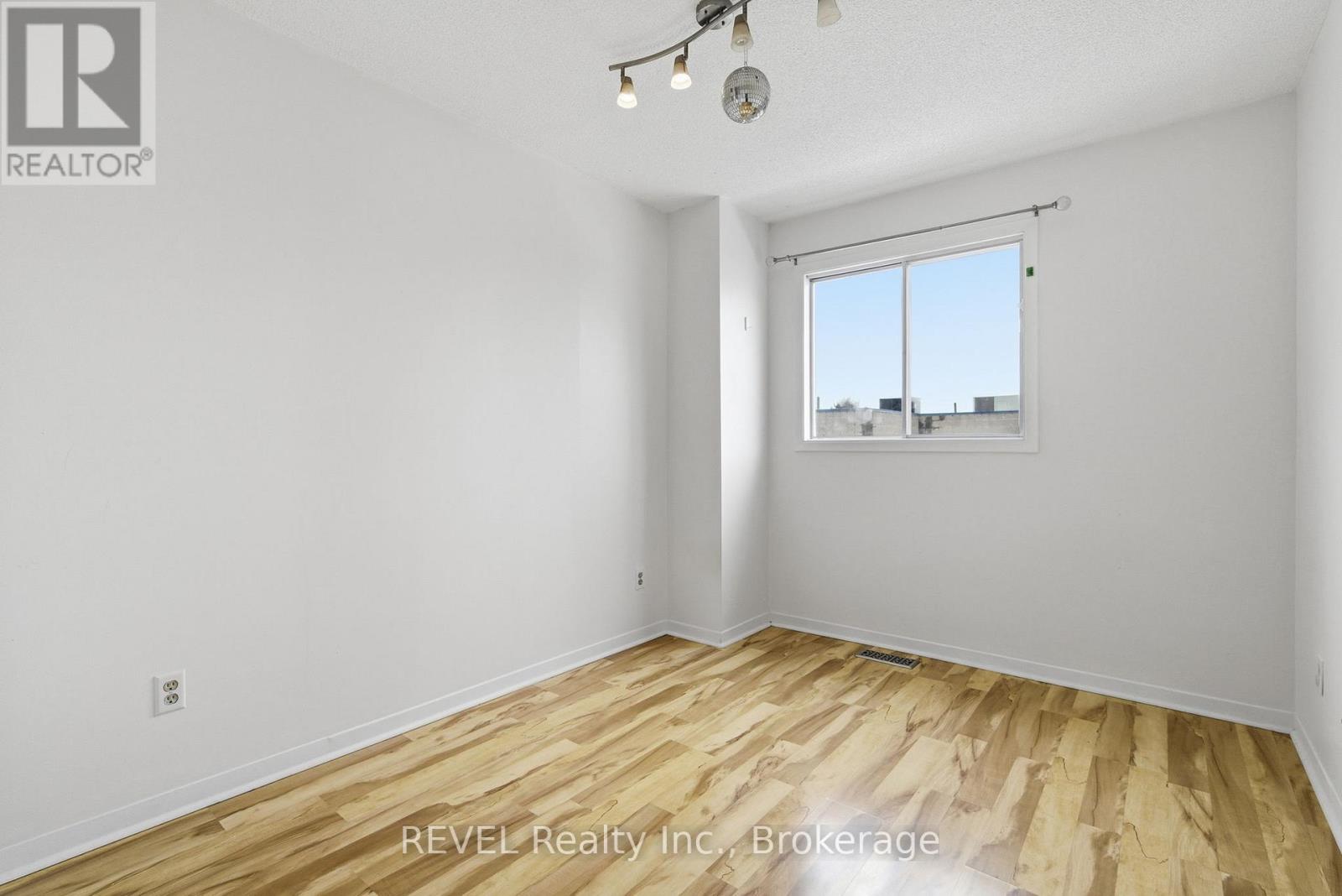 21 - 8136 Coventry Road, Niagara Falls, Ontario  L2H 2X6 - Photo 22 - X12554454