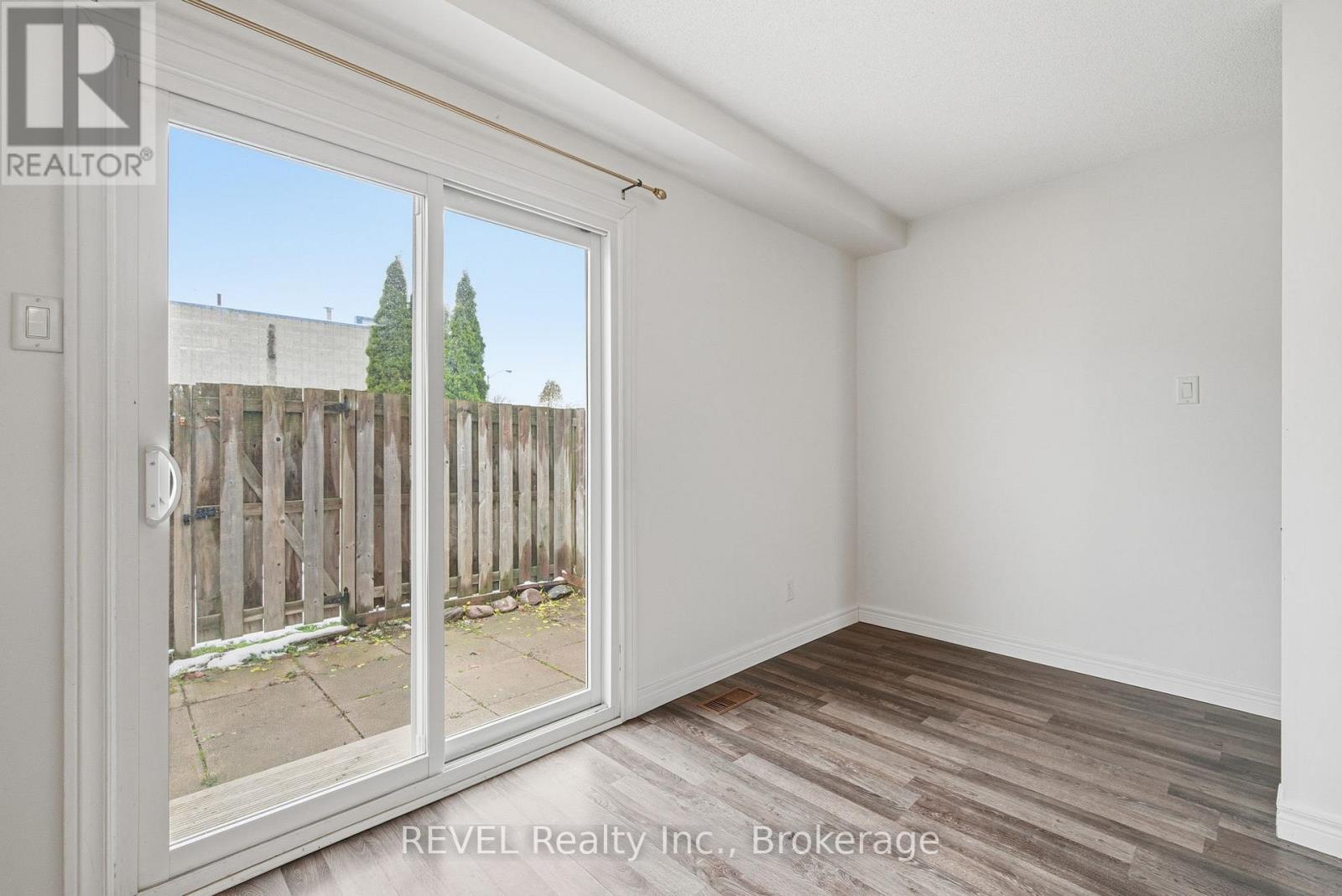 21 - 8136 Coventry Road, Niagara Falls, Ontario  L2H 2X6 - Photo 12 - X12554454