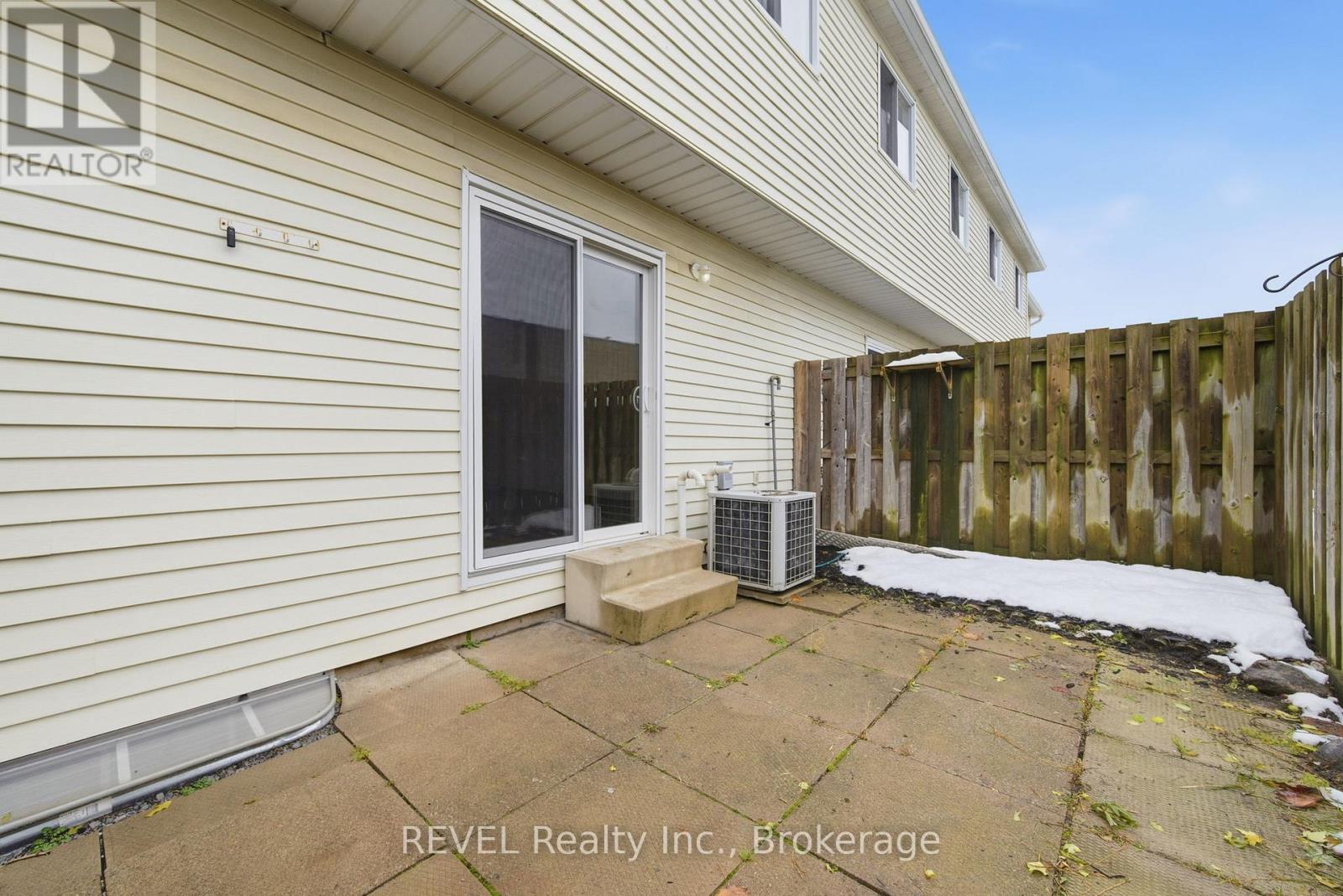 21 - 8136 Coventry Road, Niagara Falls, Ontario  L2H 2X6 - Photo 27 - X12554454
