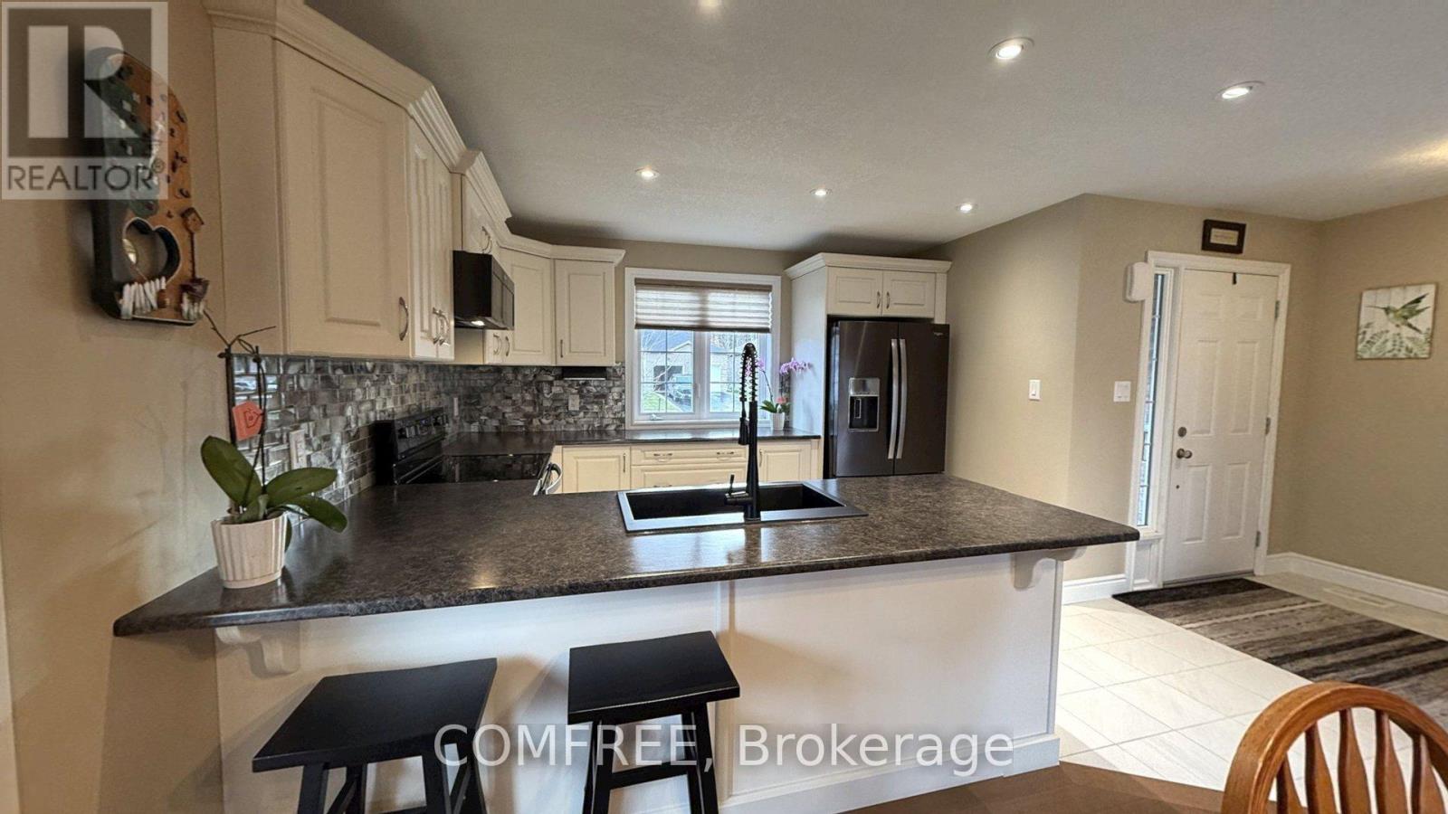 22 Hunter Avenue, Tay (Victoria Harbour), Ontario  L0K 2A0 - Photo 10 - S12554800