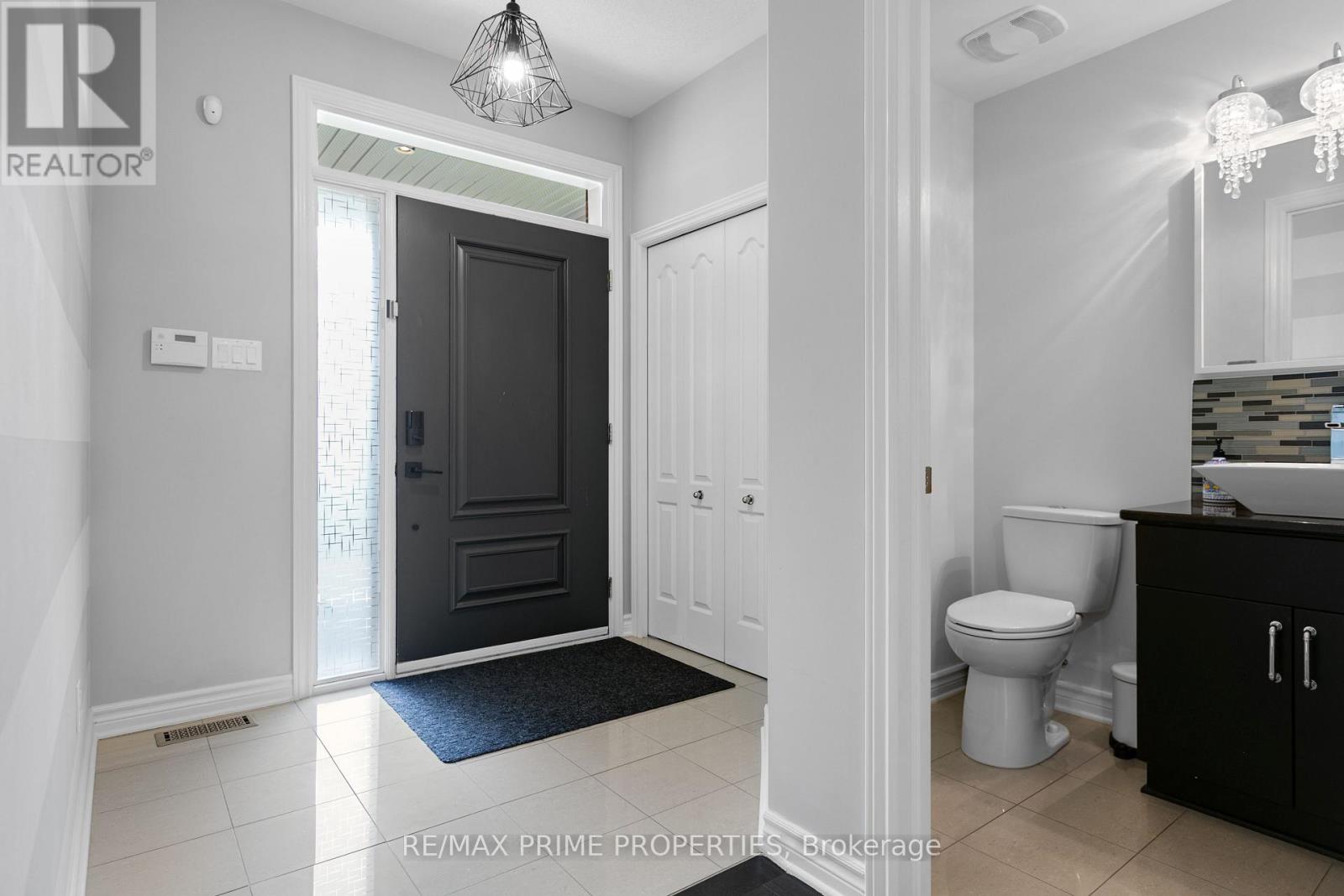 526 Golden Sedge Way, Ottawa, Ontario  K1T 0G3 - Photo 3 - X12487830