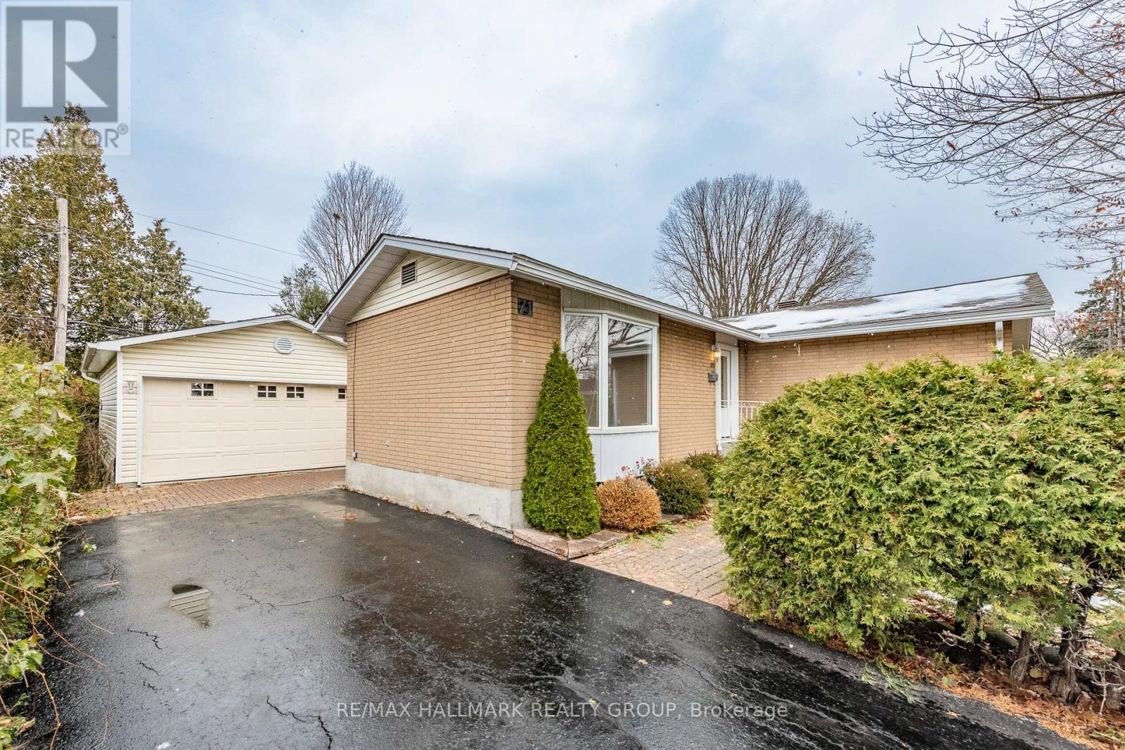 71 Viewmount Drive, Ottawa, Ontario  K2G 3B9 - Photo 2 - X12553956