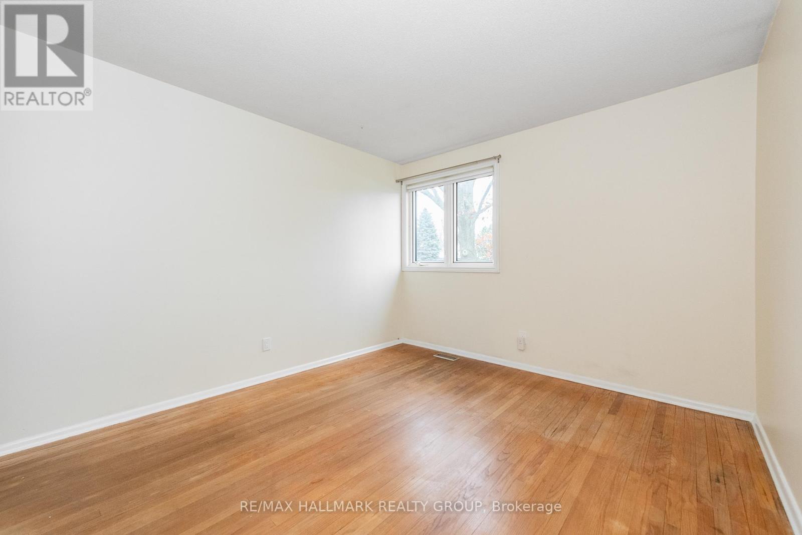 71 Viewmount Drive, Ottawa, Ontario  K2G 3B9 - Photo 21 - X12553956