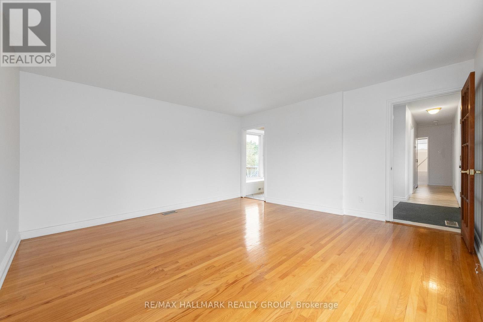 71 Viewmount Drive, Ottawa, Ontario  K2G 3B9 - Photo 11 - X12553956