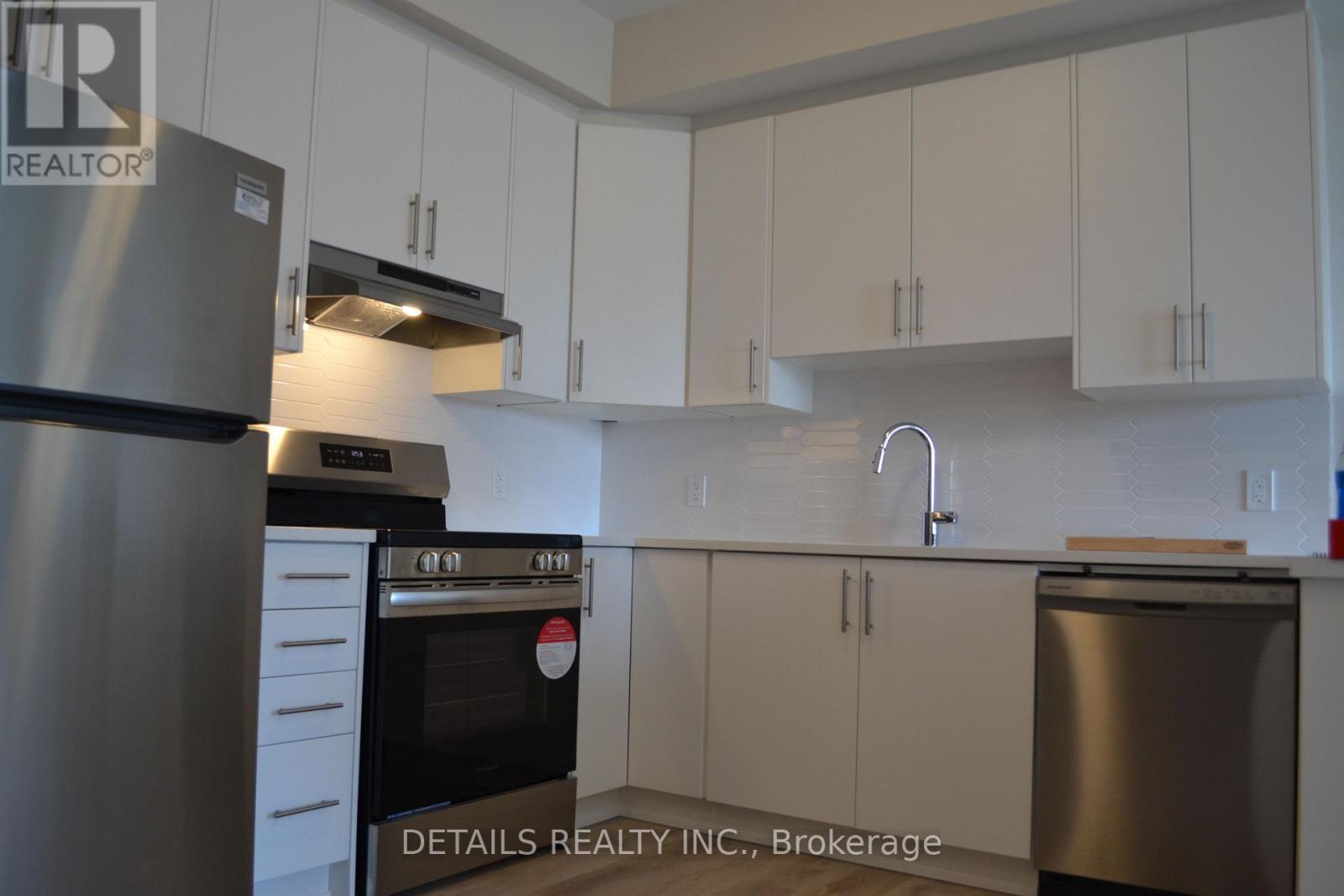 604 - 397 Codd's Road, Ottawa, Ontario  K1K 5C7 - Photo 6 - X12554098