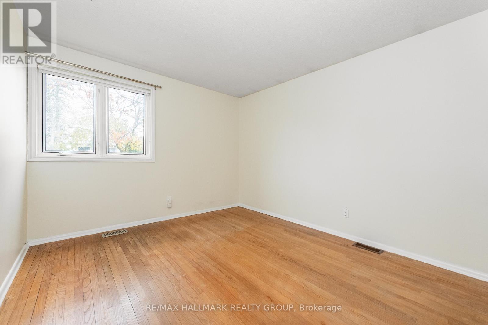 71 Viewmount Drive, Ottawa, Ontario  K2G 3B9 - Photo 19 - X12553956