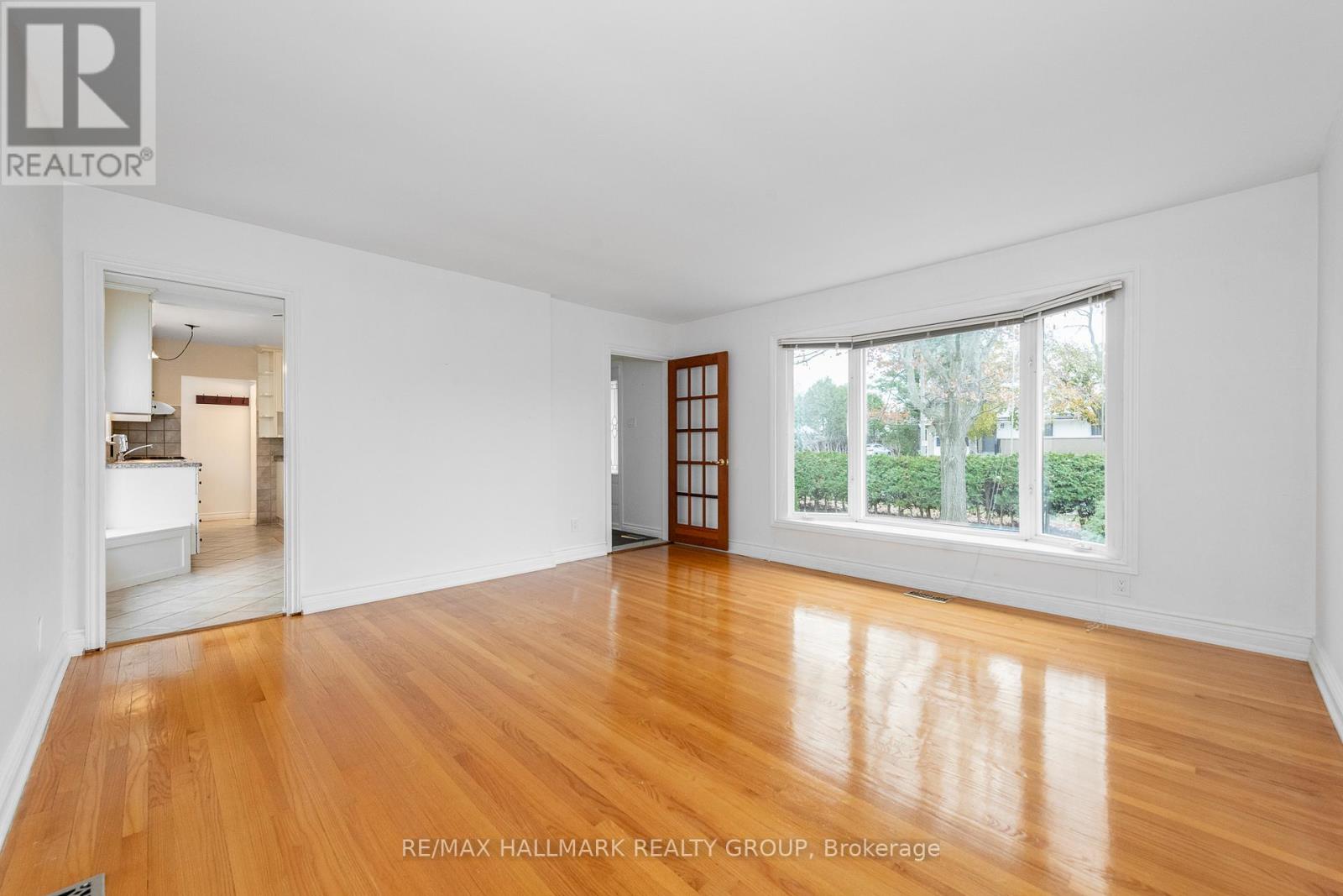 71 Viewmount Drive, Ottawa, Ontario  K2G 3B9 - Photo 12 - X12553956