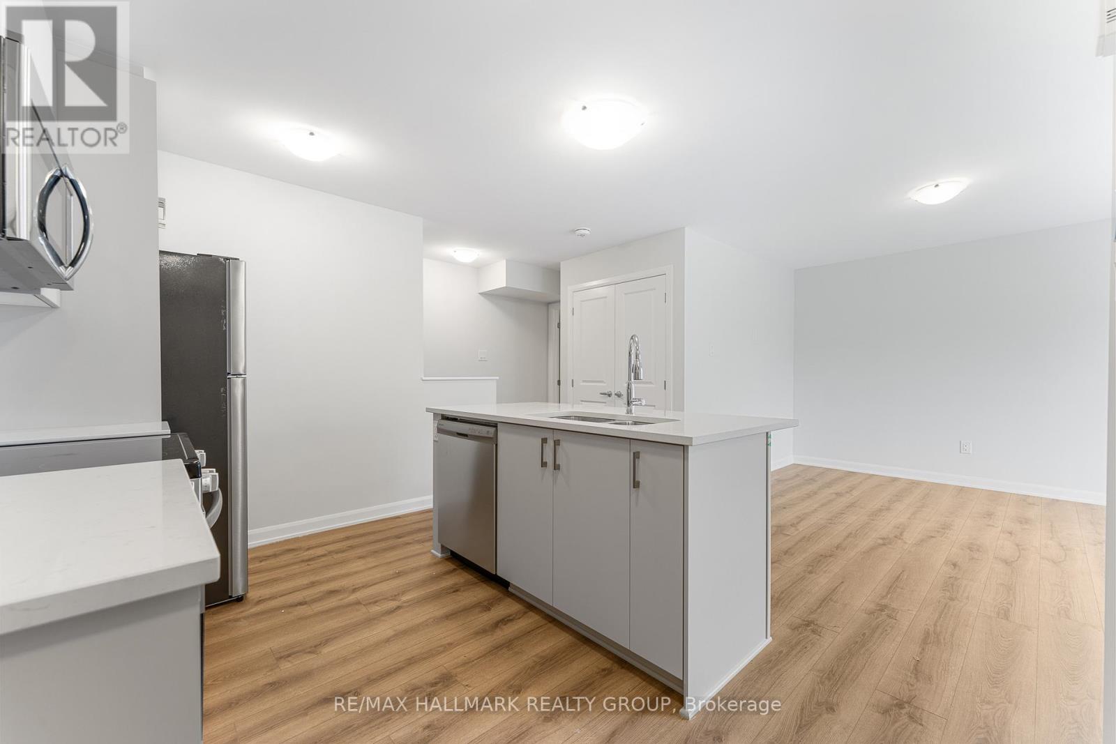 1023 Creekway Private, Ottawa, Ontario  K2T 0R8 - Photo 5 - X12554286