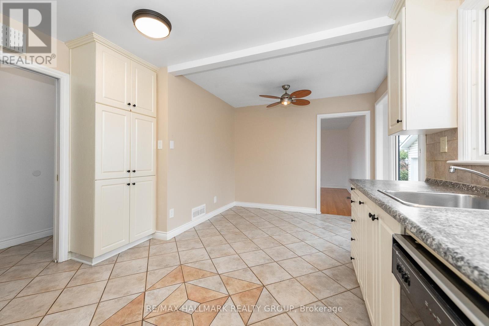 71 Viewmount Drive, Ottawa, Ontario  K2G 3B9 - Photo 17 - X12553956