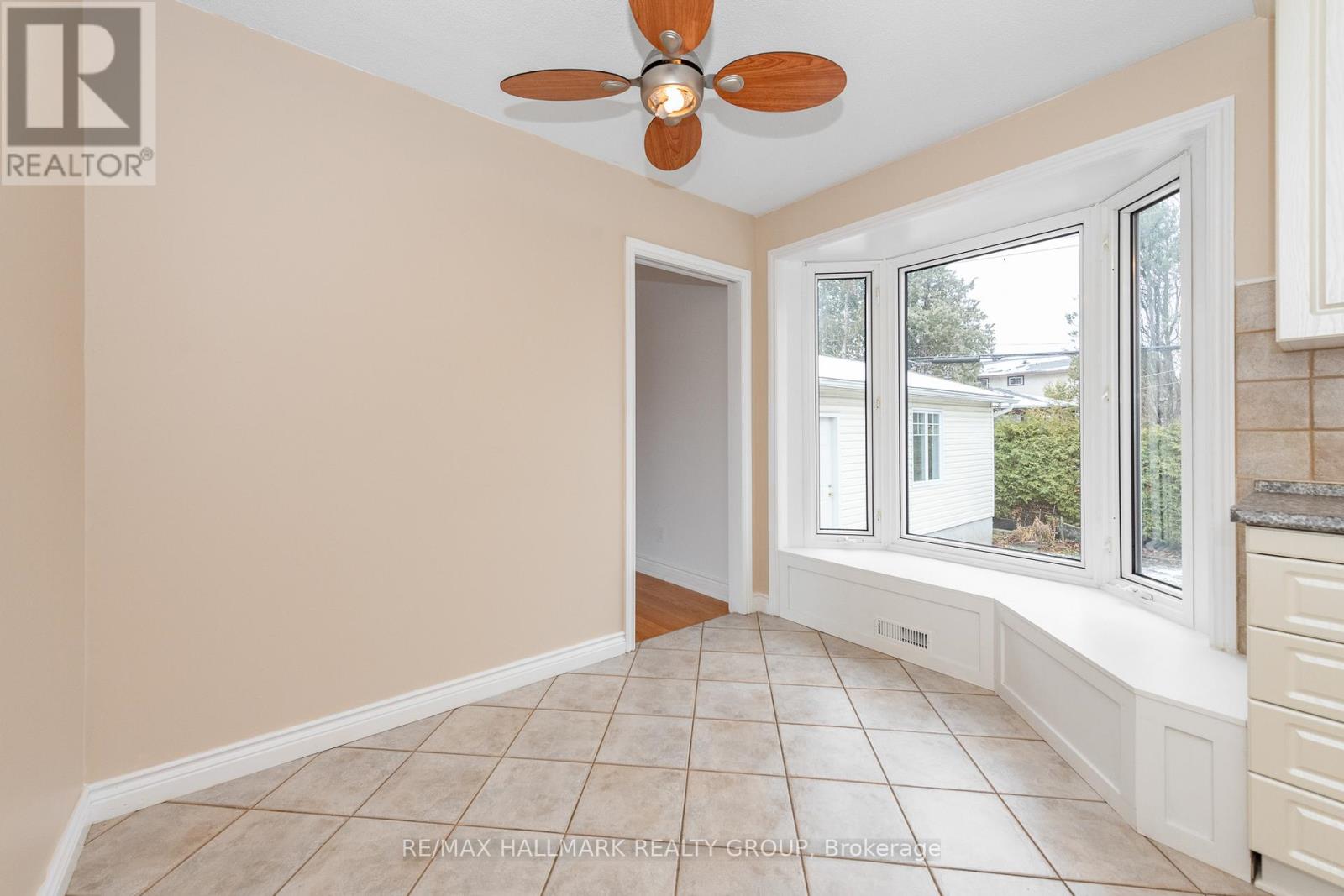 71 Viewmount Drive, Ottawa, Ontario  K2G 3B9 - Photo 13 - X12553956