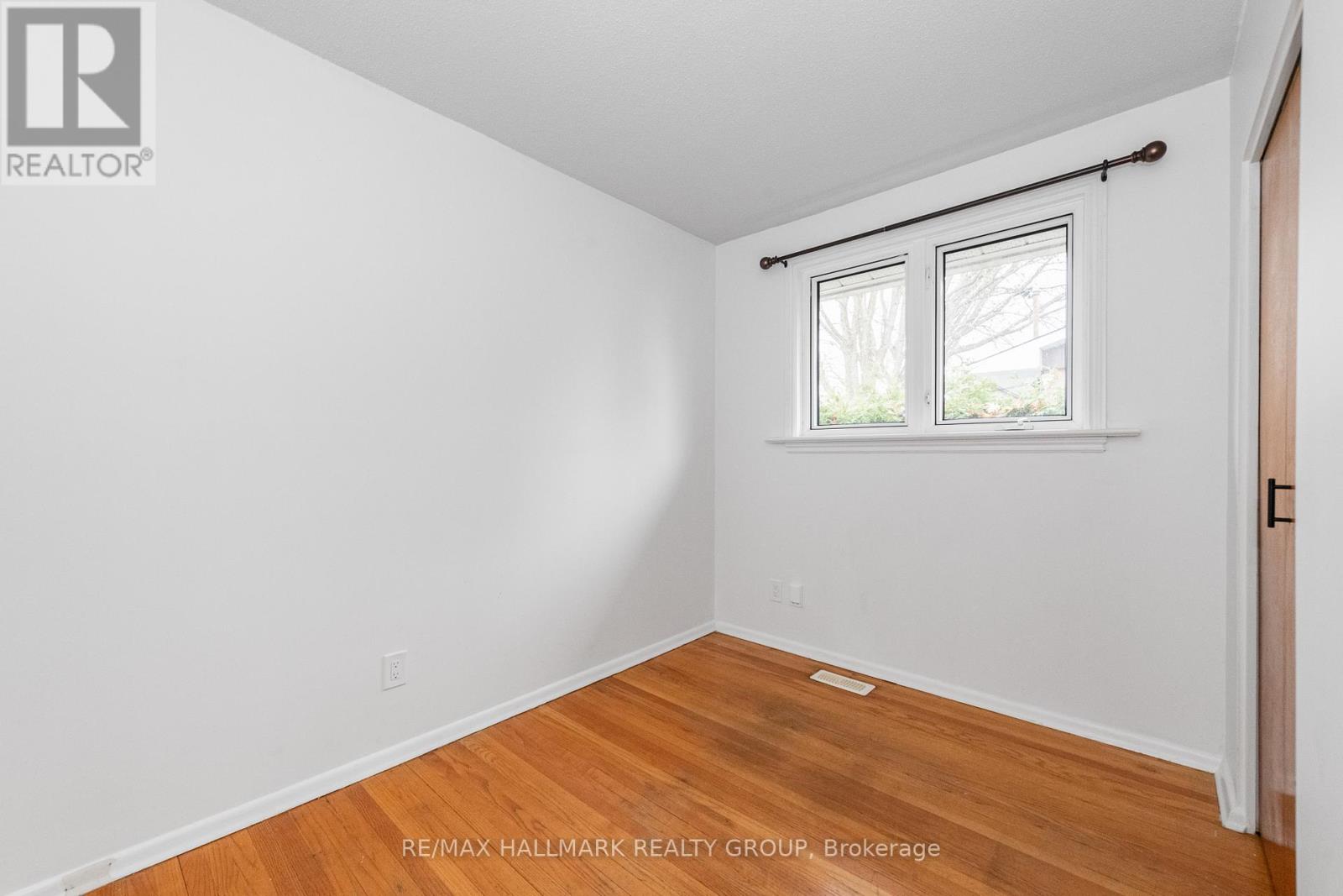 71 Viewmount Drive, Ottawa, Ontario  K2G 3B9 - Photo 26 - X12553956