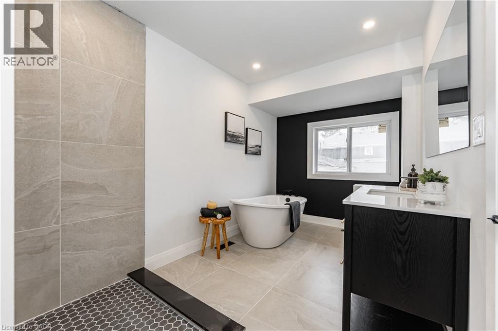 87 Lafayette Drive, St. Catharines, Ontario  L2N 6C5 - Photo 18 - 40796811