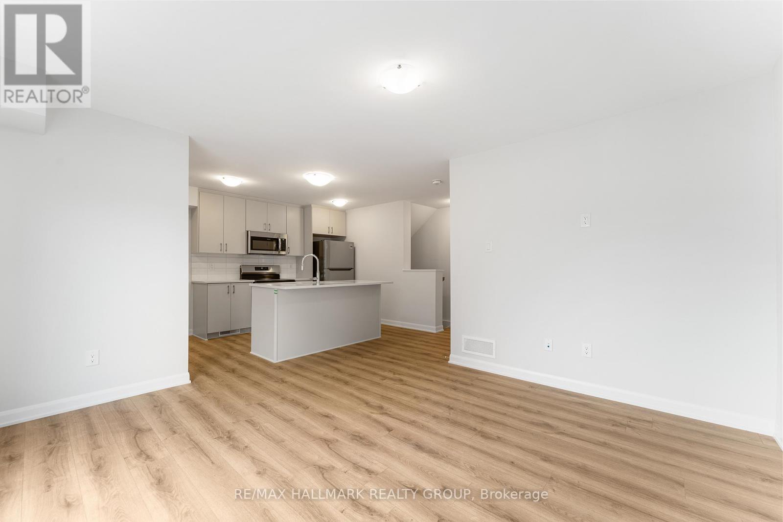 1023 Creekway Private, Ottawa, Ontario  K2T 0R8 - Photo 8 - X12554286