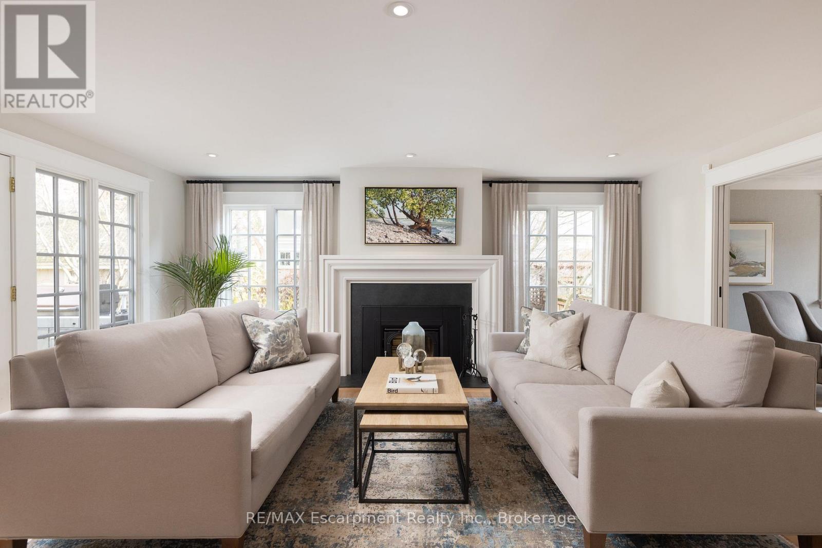 247 Douglas Avenue, Oakville, Ontario  L6J 3S2 - Photo 15 - W12590500