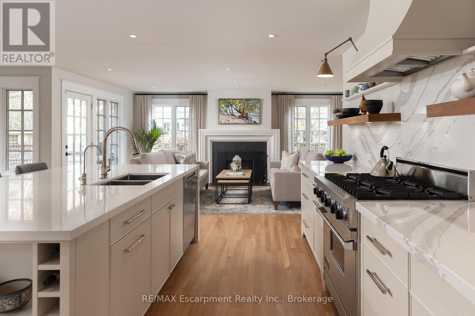 247 Douglas Avenue, Oakville, Ontario  L6J 3S2 - Photo 14 - W12590500