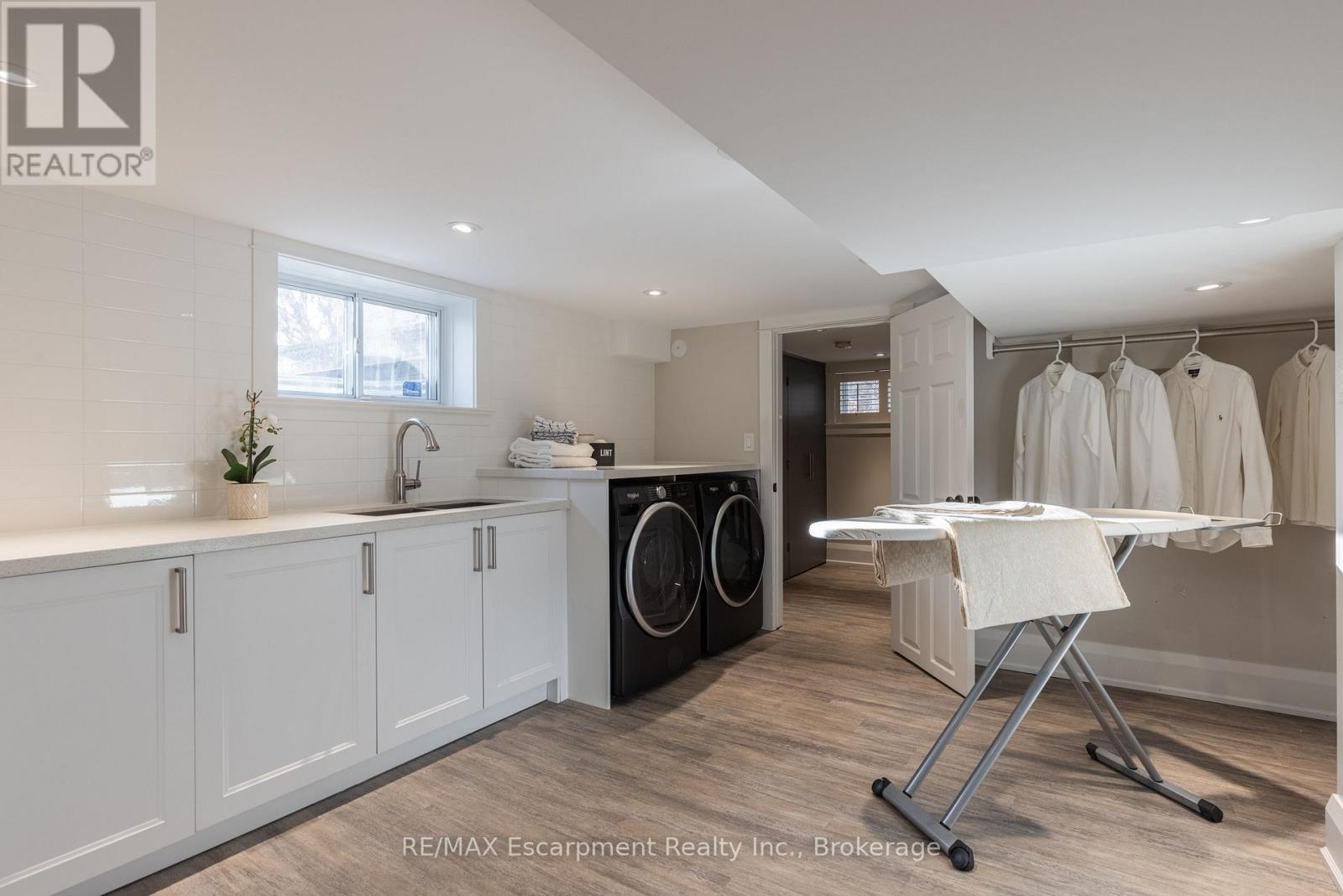 247 Douglas Avenue, Oakville, Ontario  L6J 3S2 - Photo 35 - W12590500