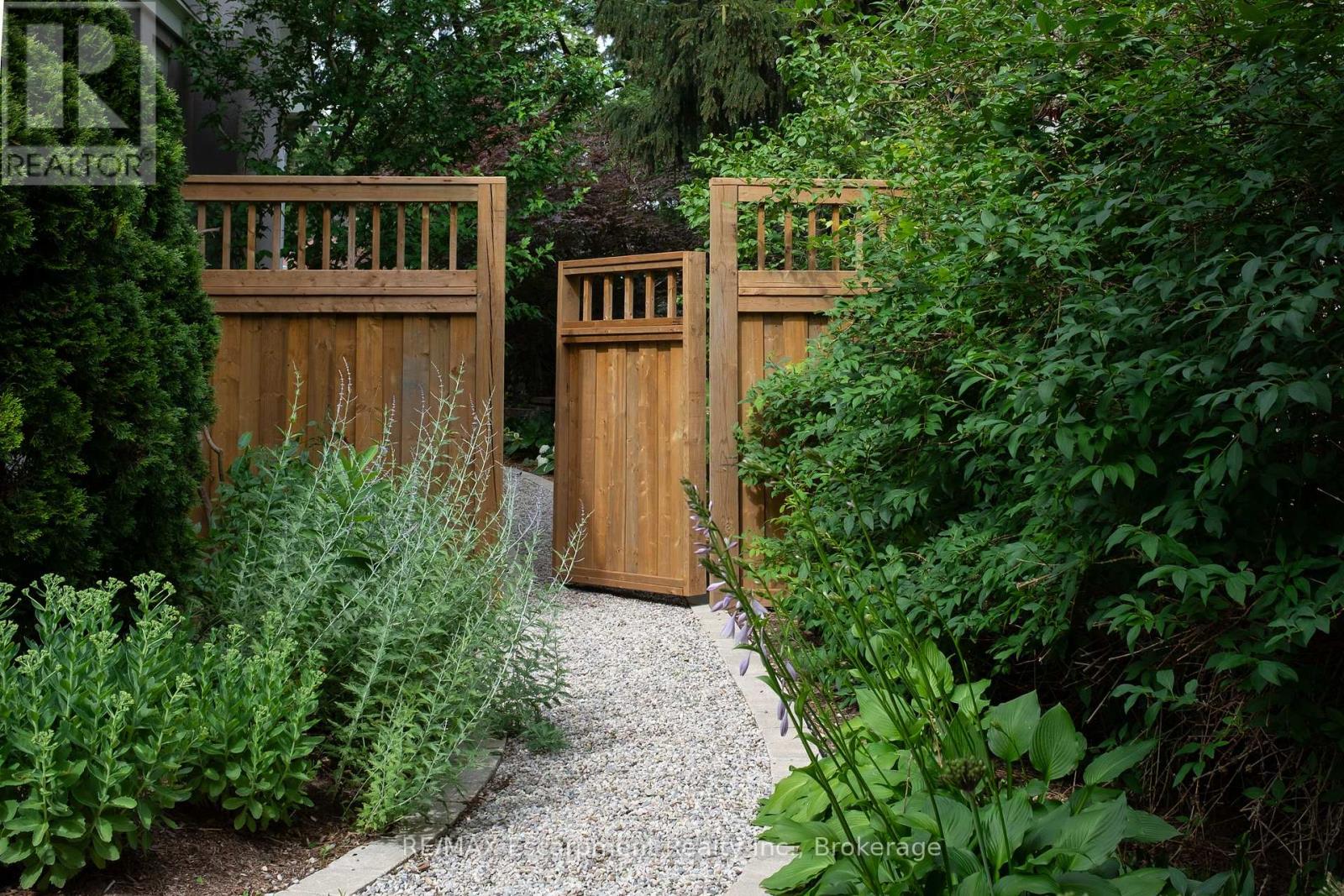 247 Douglas Avenue, Oakville, Ontario  L6J 3S2 - Photo 40 - W12590500