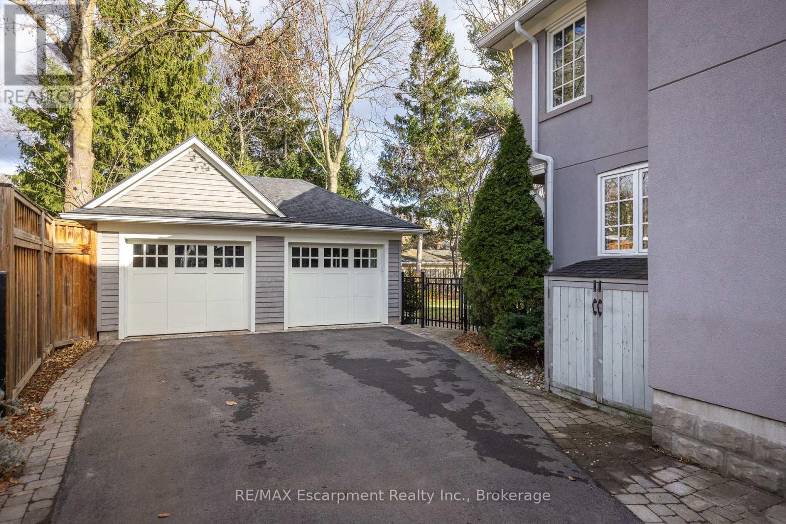 247 Douglas Avenue, Oakville, Ontario  L6J 3S2 - Photo 4 - W12590500