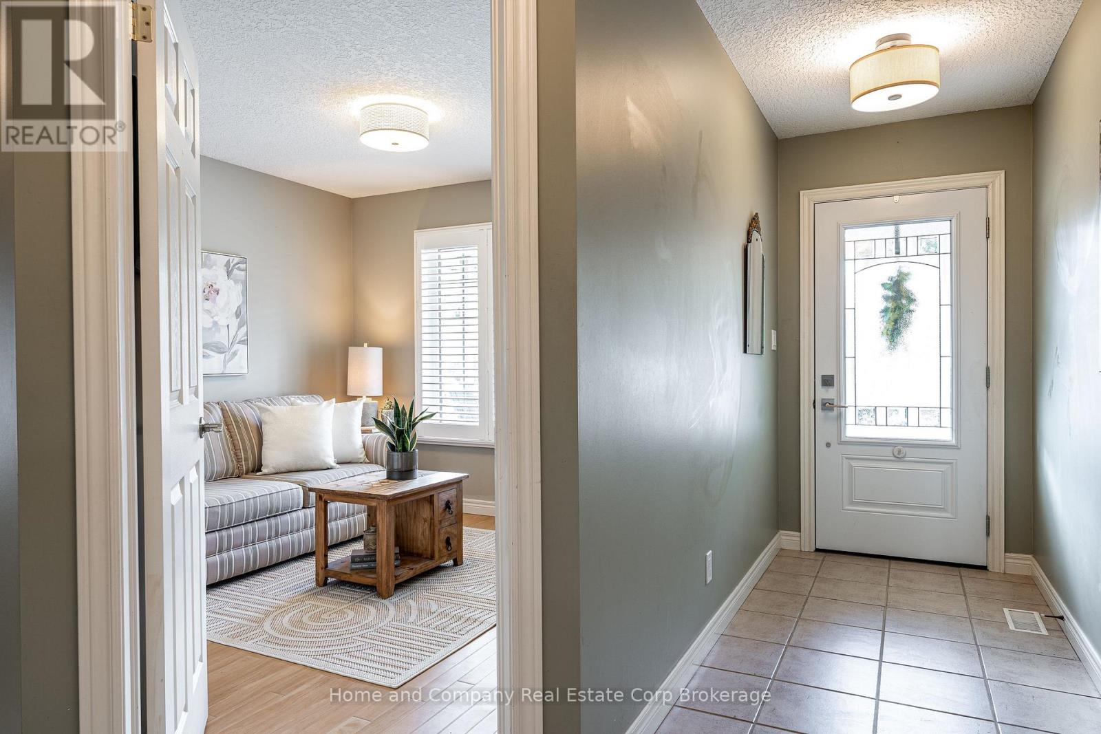 47 Gregory Crescent, Stratford, Ontario  N5A 8A5 - Photo 4 - X12488068