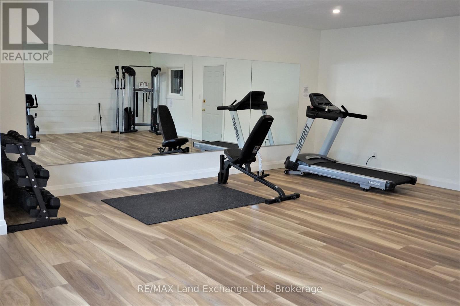 18 - 86 Eagle Court, Saugeen Shores, Ontario N0H 2C3 - Photo 38 - X12554168