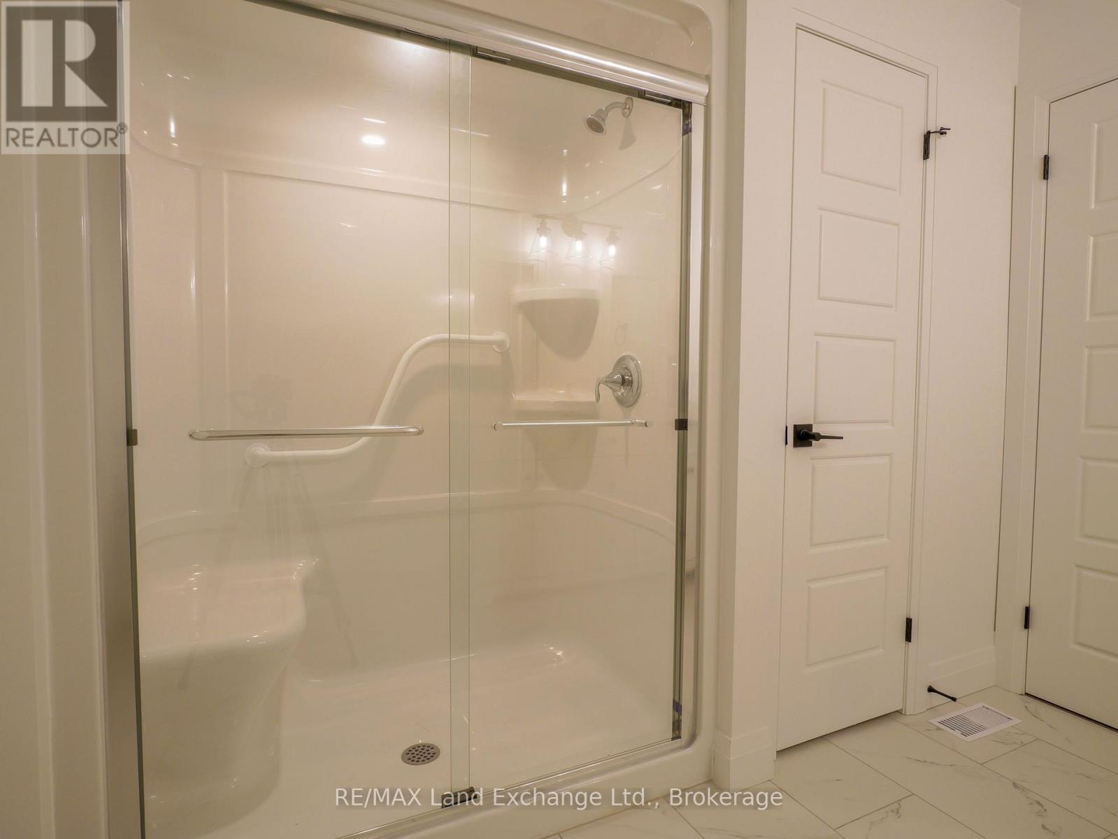 18 - 86 Eagle Court, Saugeen Shores, Ontario N0H 2C3 - Photo 30 - X12554168