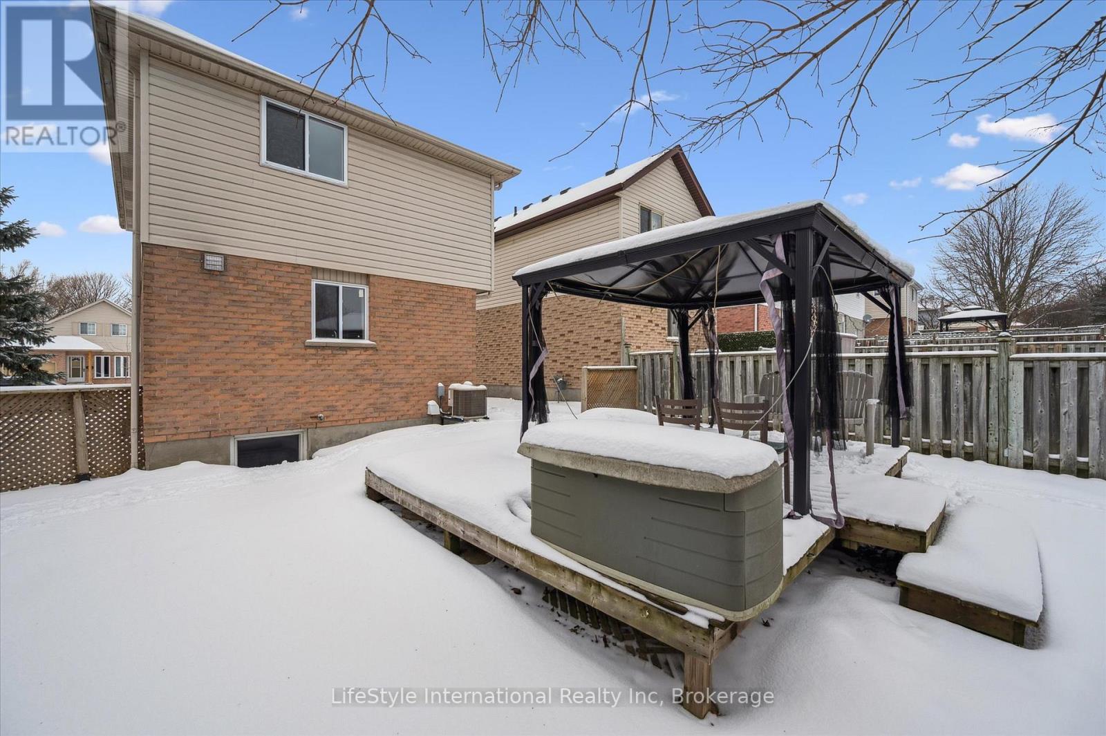 5 Troy Crescent, Guelph, Ontario N1E 6W7 - Photo 41 - X12666280