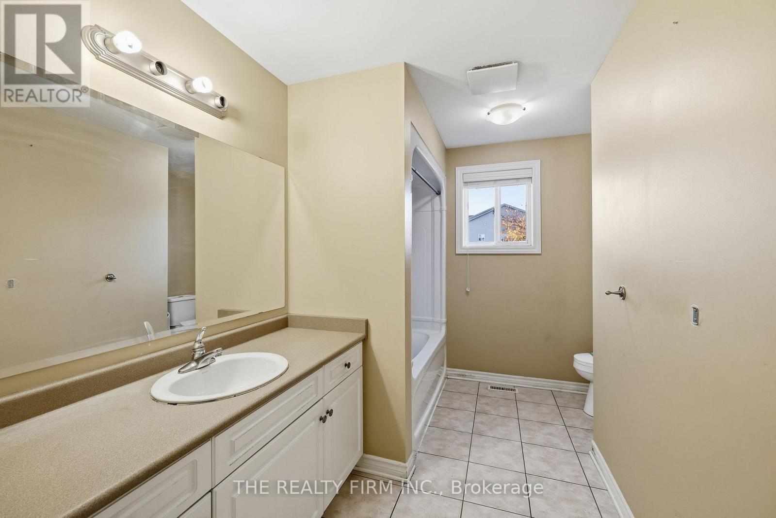 1012 Oakcrossing Road, London North, Ontario  N6H 0A8 - Photo 20 - X12488398