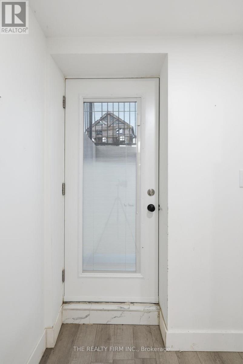 1012 Oakcrossing Road, London North, Ontario  N6H 0A8 - Photo 38 - X12488398