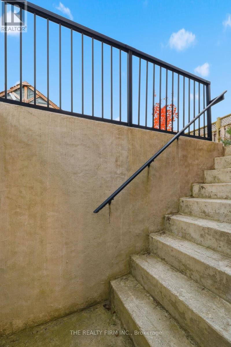 1012 Oakcrossing Road, London North, Ontario  N6H 0A8 - Photo 46 - X12488398