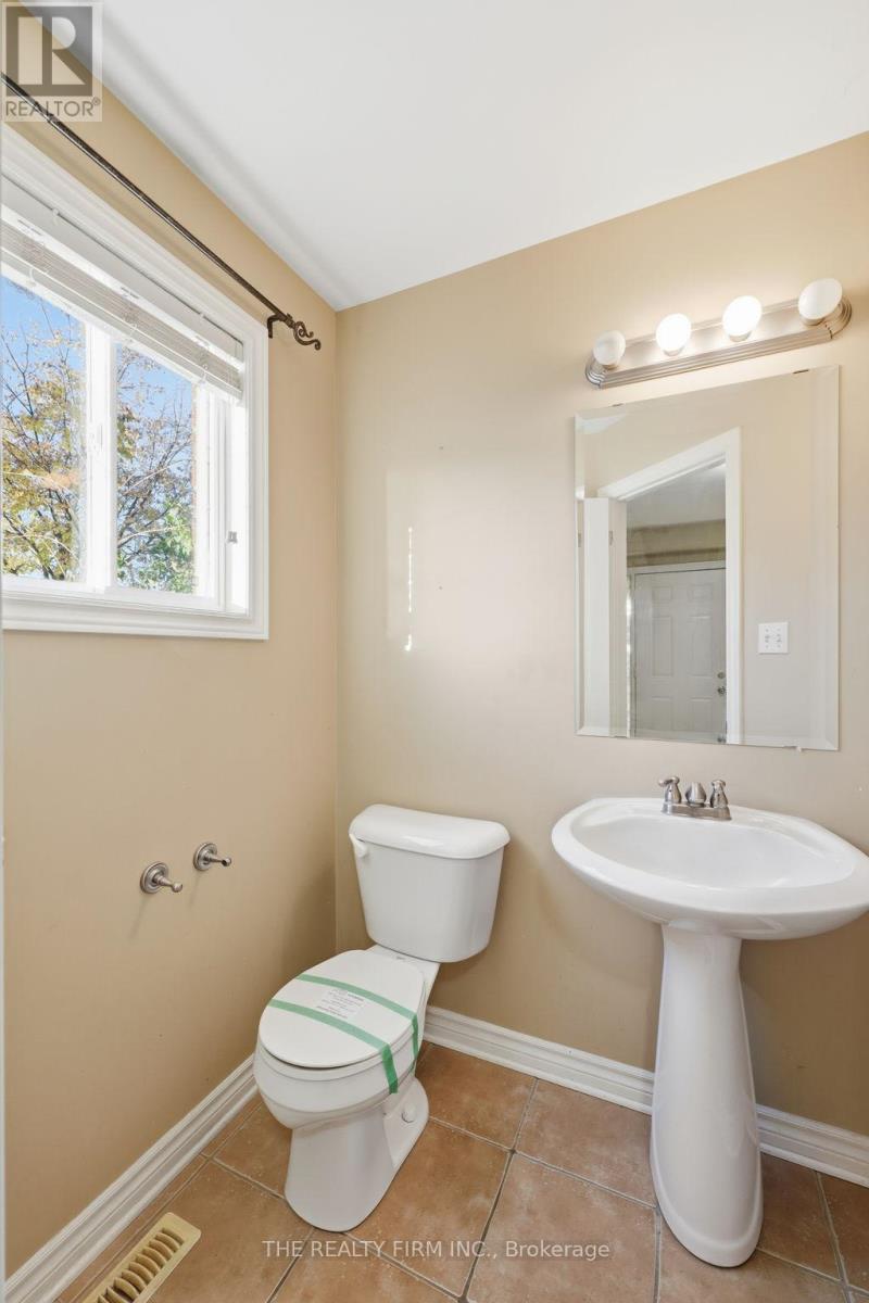 1012 Oakcrossing Road, London North, Ontario  N6H 0A8 - Photo 5 - X12488398