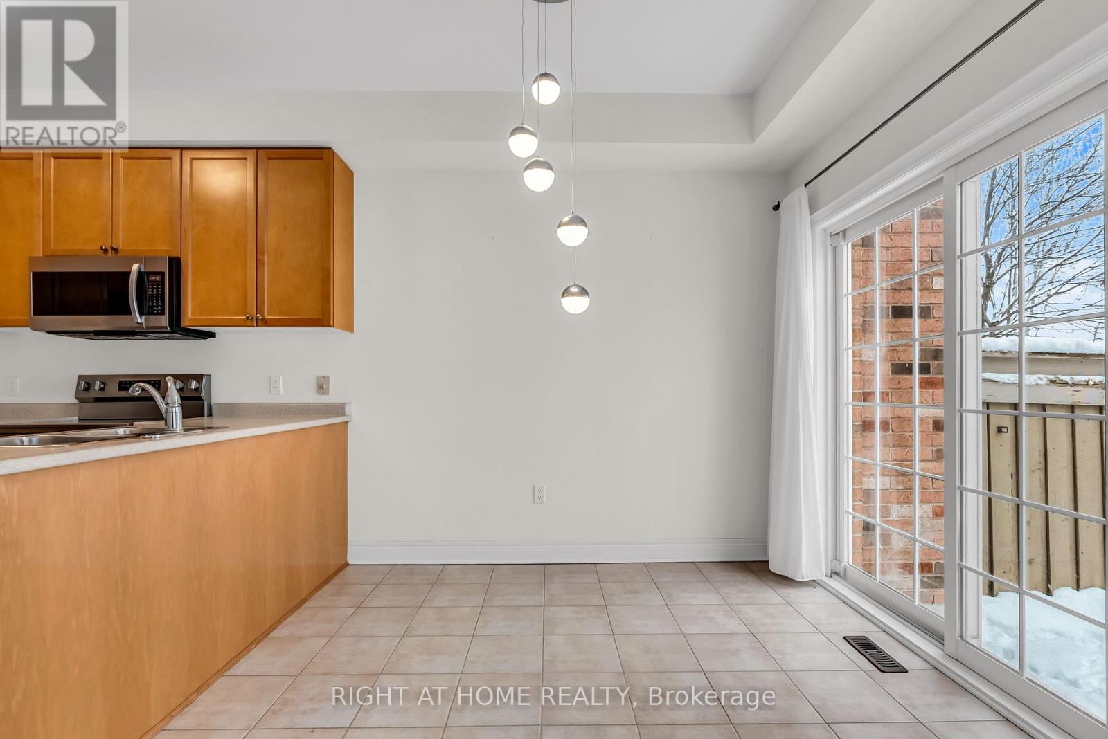 9 - 320 Ravineview Drive, Vaughan, Ontario  L6A 4H1 - Photo 15 - N12673272