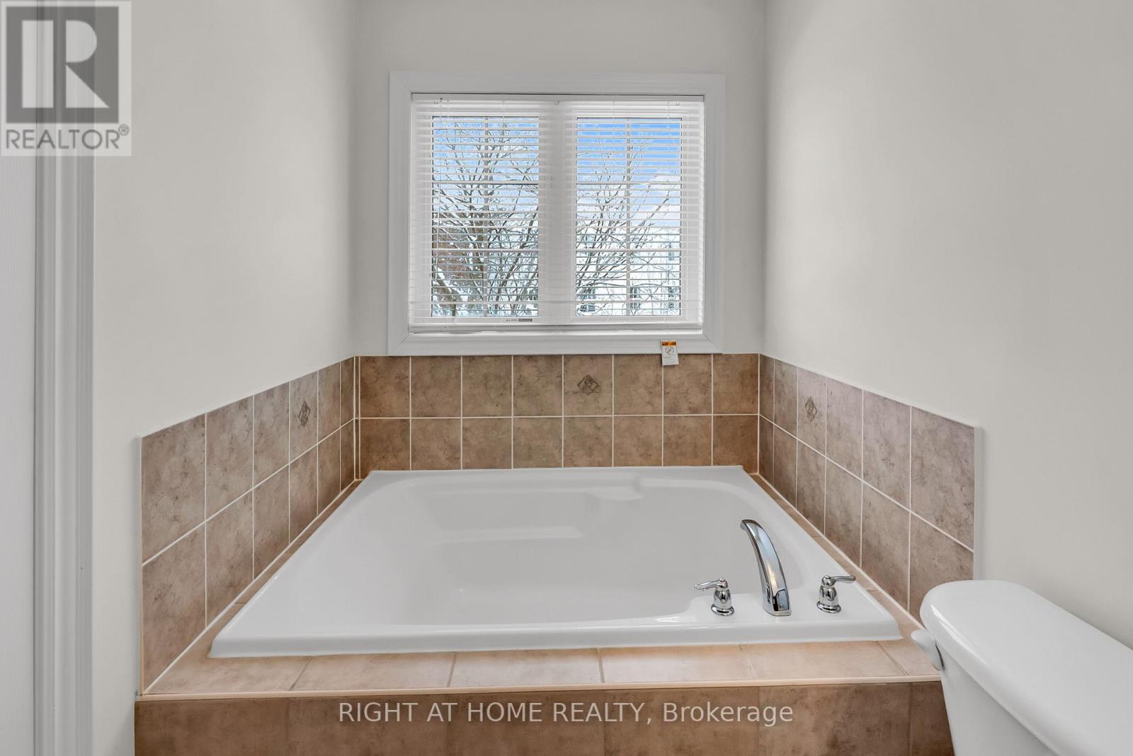 9 - 320 Ravineview Drive, Vaughan, Ontario  L6A 4H1 - Photo 27 - N12673272