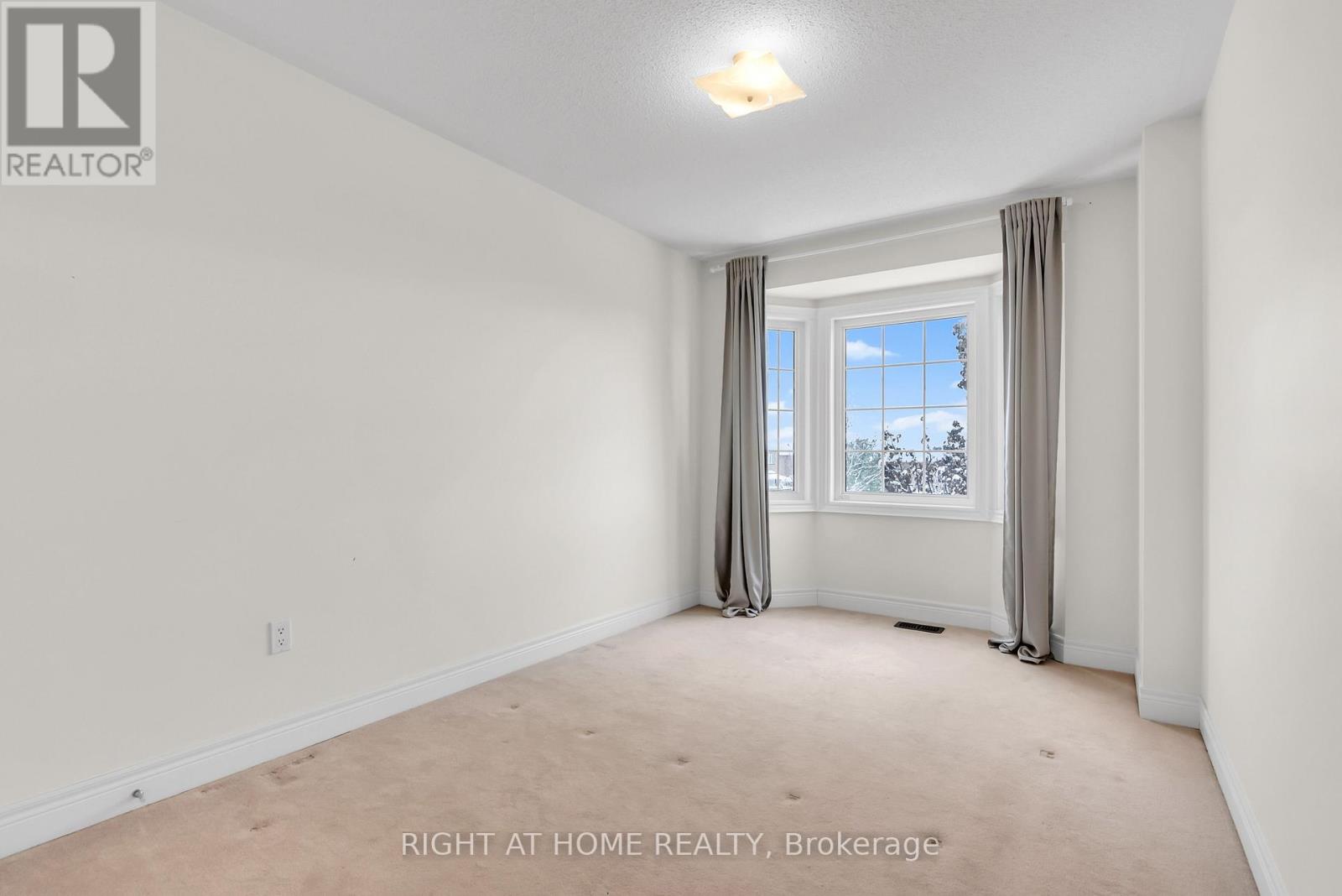 9 - 320 Ravineview Drive, Vaughan, Ontario  L6A 4H1 - Photo 30 - N12673272