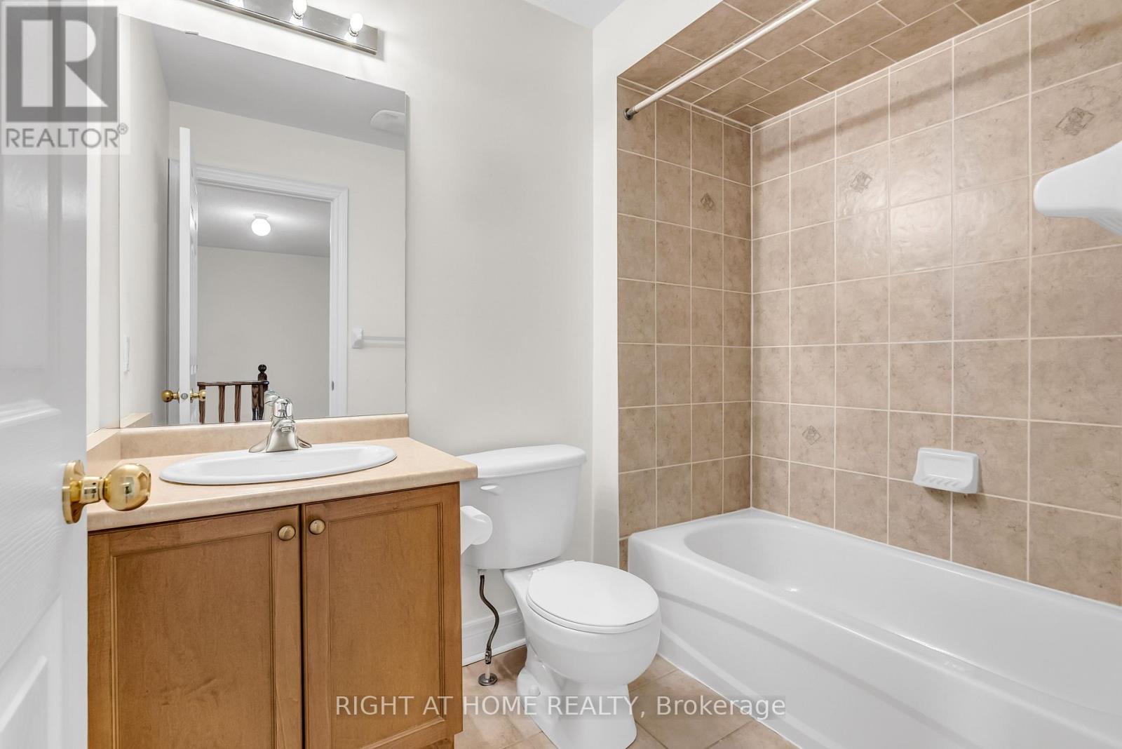 9 - 320 Ravineview Drive, Vaughan, Ontario  L6A 4H1 - Photo 32 - N12673272