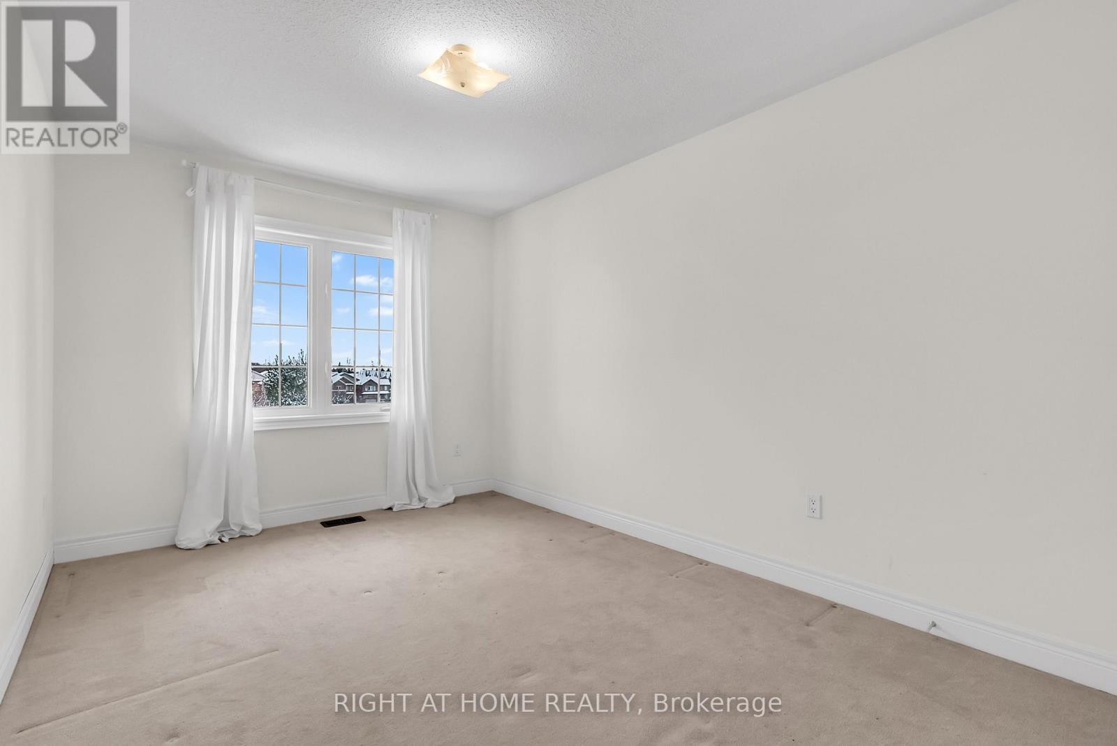 9 - 320 Ravineview Drive, Vaughan, Ontario  L6A 4H1 - Photo 33 - N12673272