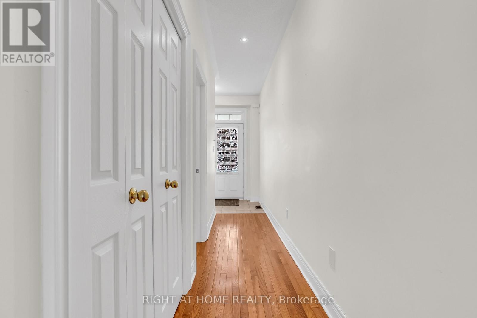 9 - 320 Ravineview Drive, Vaughan, Ontario  L6A 4H1 - Photo 5 - N12673272