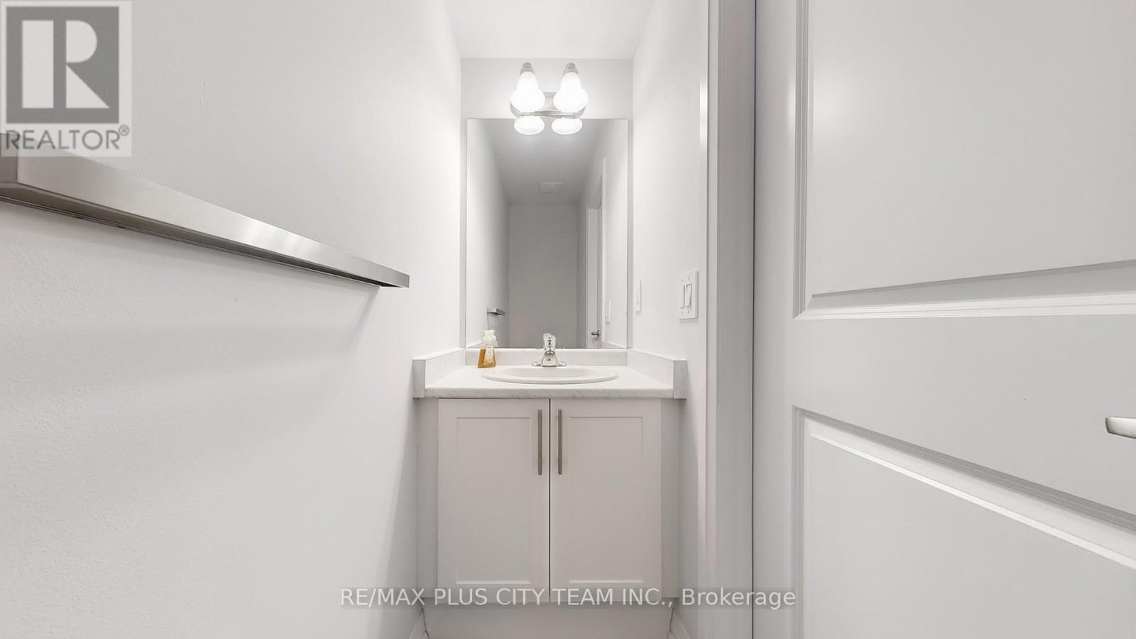 32 Keenan Street, Kawartha Lakes, Ontario  K9V 6C2 - Photo 8 - X12673324