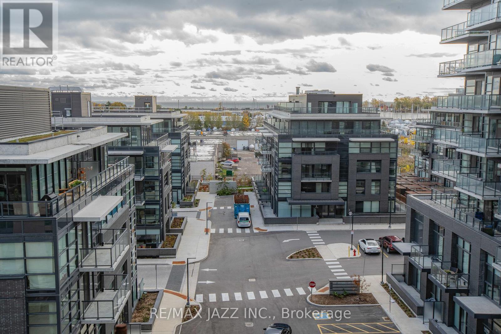 714 - 1600 Charles Street, Whitby, Ontario  L1N 0G4 - Photo 3 - E12672390