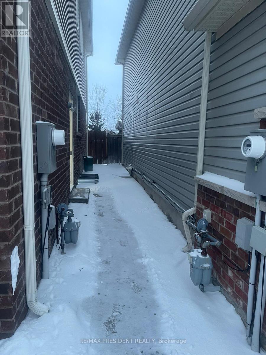 Lower Unit - 46 Old Cleeve Crescent, Brampton, Ontario  L7A 0T5 - Photo 3 - W12651782