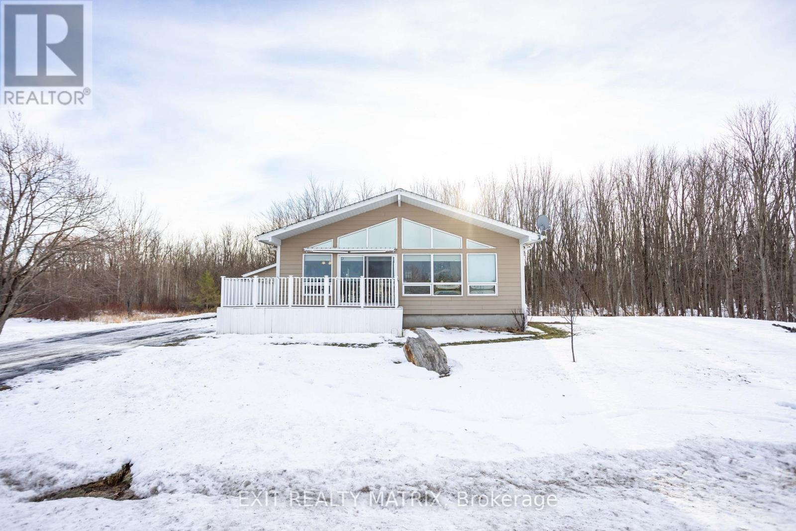 17294 Wheeler Road, South Stormont, Ontario  K0C 2A0 - Photo 1 - X12663700