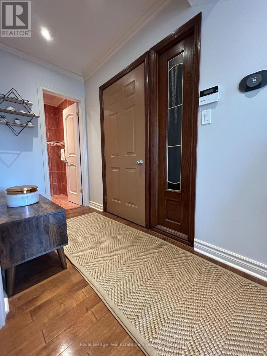 1 - 333 Lakeshore Road E, Oakville, Ontario  L6J 1J4 - Photo 4 - W12673512