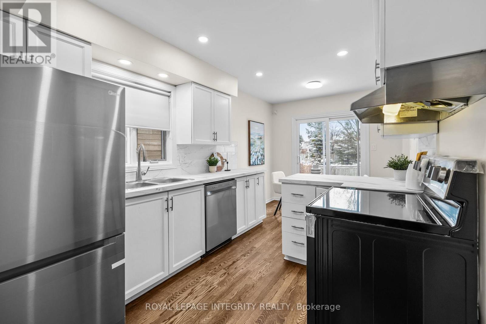 13 Robarts Crescent, Ottawa, Ontario  K2L 3Z6 - Photo 12 - X12673438