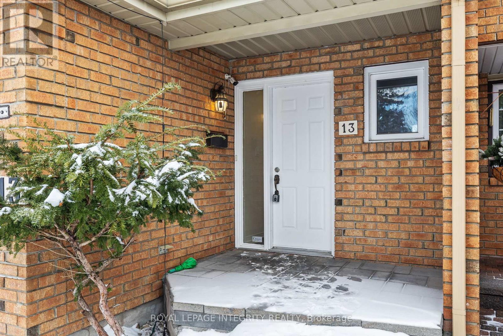 13 Robarts Crescent, Ottawa, Ontario  K2L 3Z6 - Photo 2 - X12673438