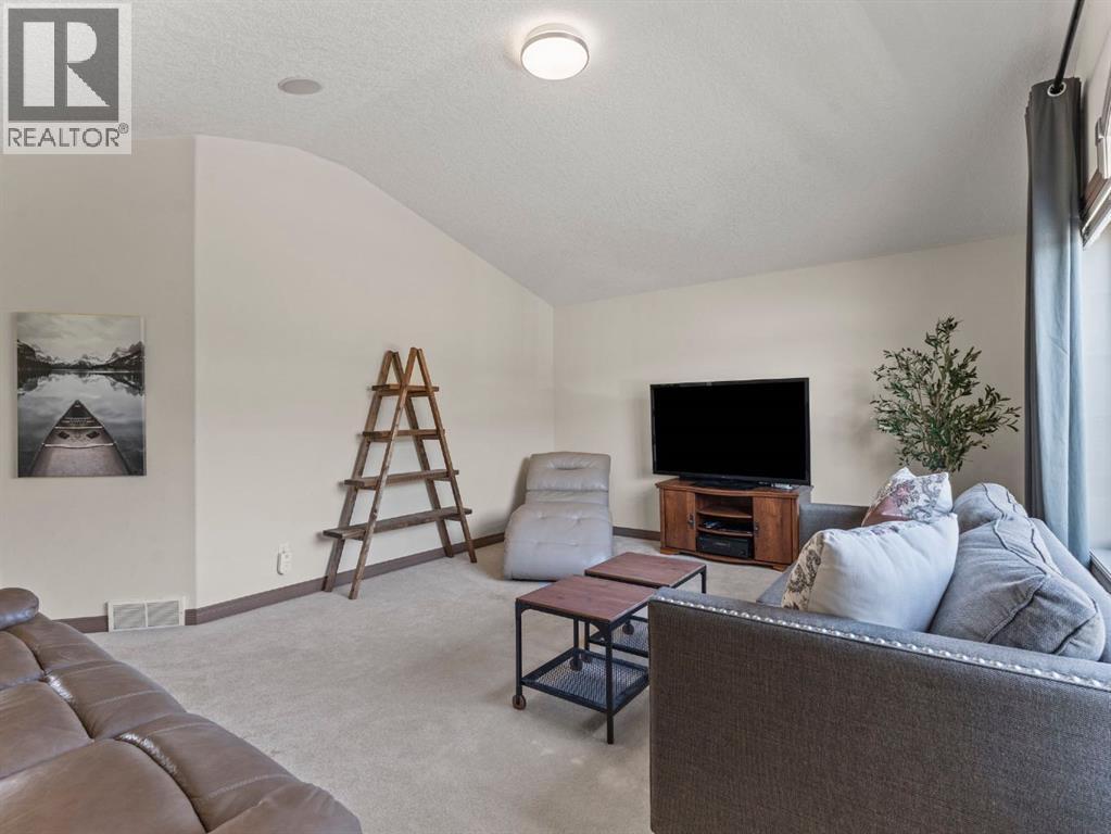 95 Crystal Shores Road, Okotoks, Alberta  T1S 2H9 - Photo 15 - A2277318