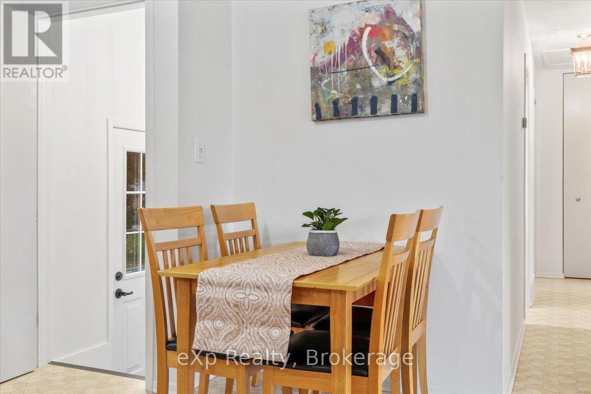 158 6th Avenue, Hanover, Ontario  N4N 2E4 - Photo 11 - X12465158