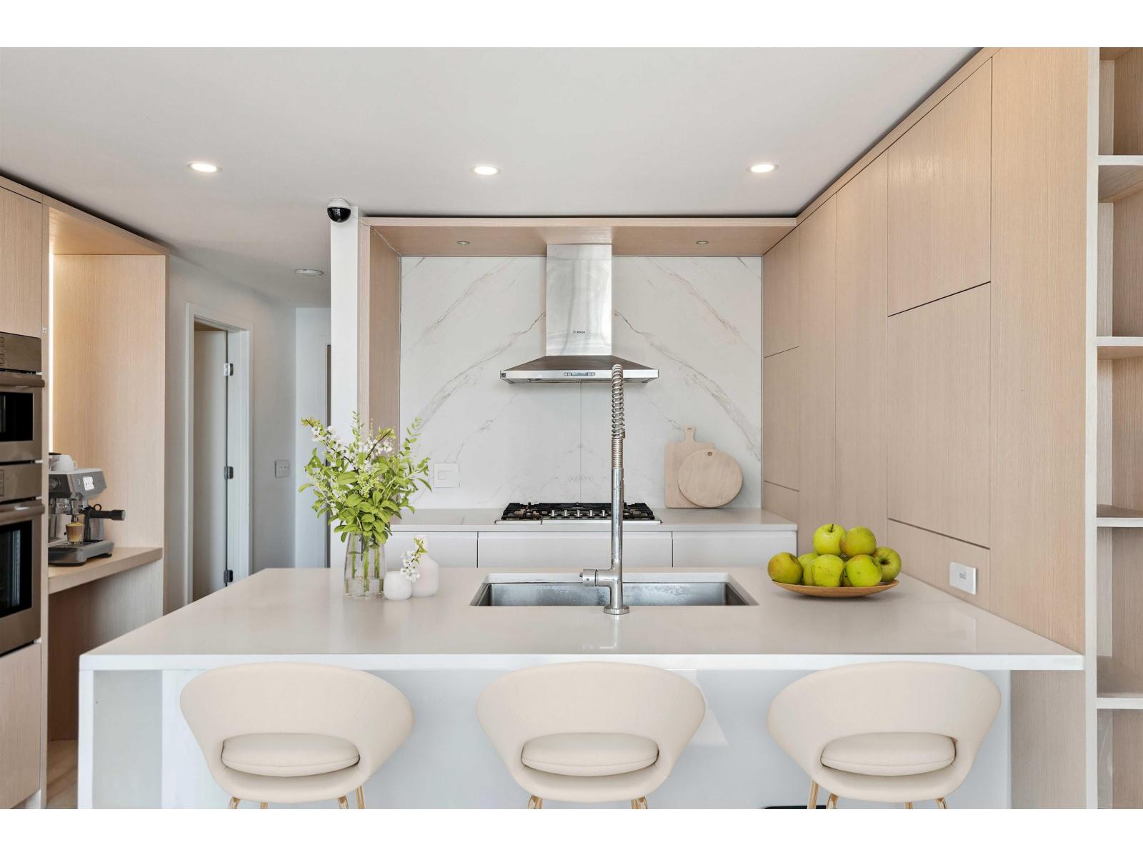 901 15165 Thrift Avenue, White Rock, British Columbia V4B 0C1 - Photo 4 - R3077106