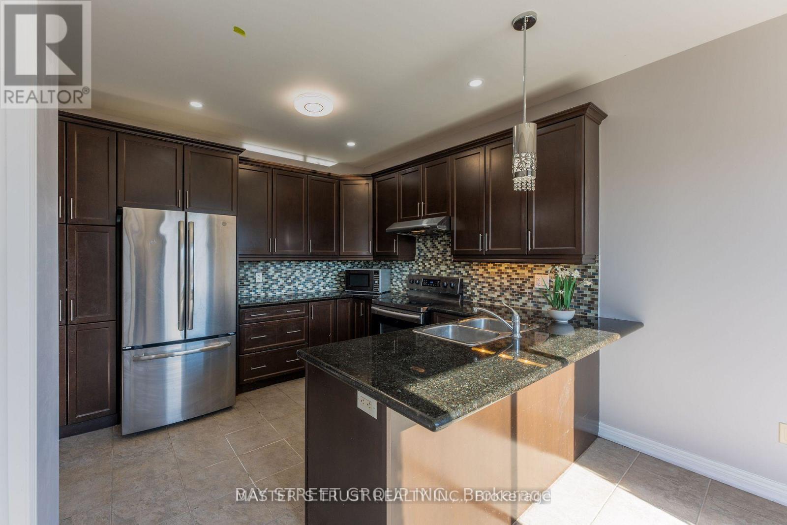 471 Kwapis Boulevard, Newmarket, Ontario  L3X 3K5 - Photo 10 - N12673448