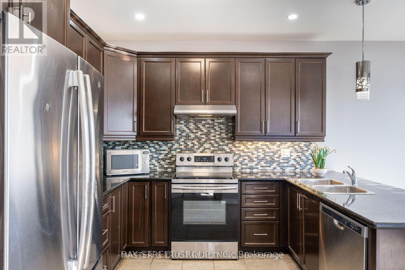 471 Kwapis Boulevard, Newmarket, Ontario  L3X 3K5 - Photo 11 - N12673448