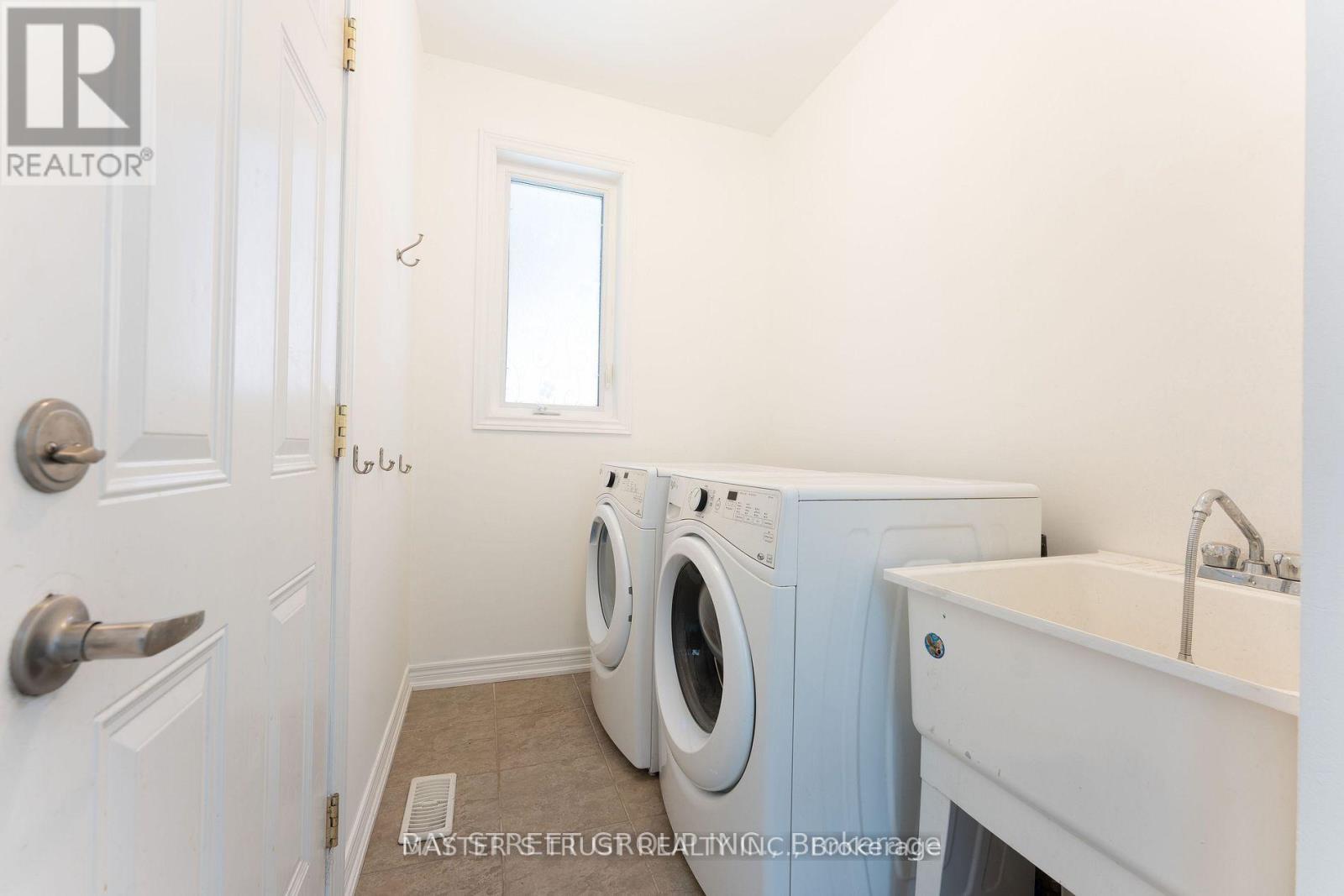 471 Kwapis Boulevard, Newmarket, Ontario  L3X 3K5 - Photo 18 - N12673448