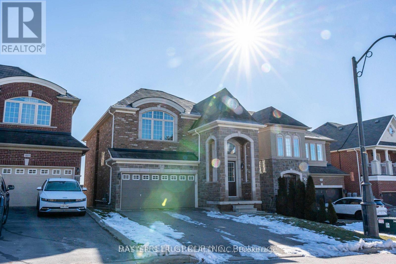 471 Kwapis Boulevard, Newmarket, Ontario  L3X 3K5 - Photo 2 - N12673448